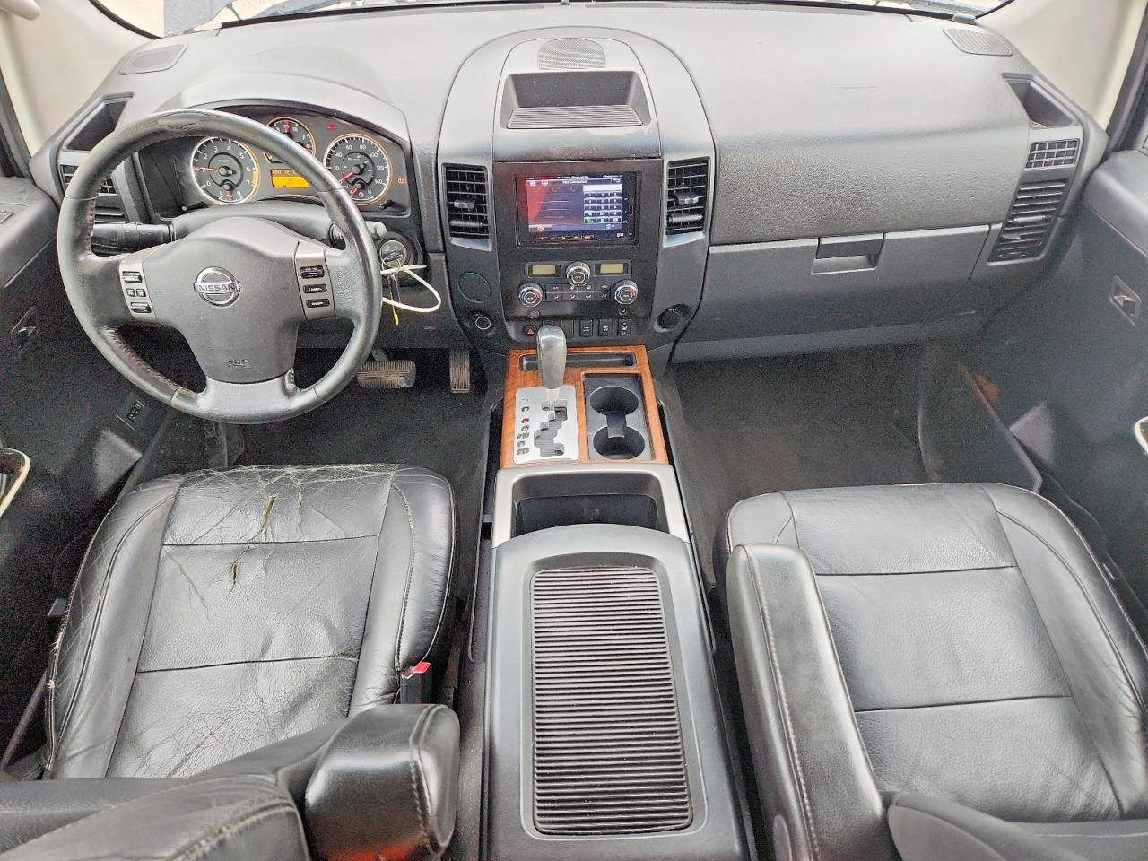 Nissan Titan Se