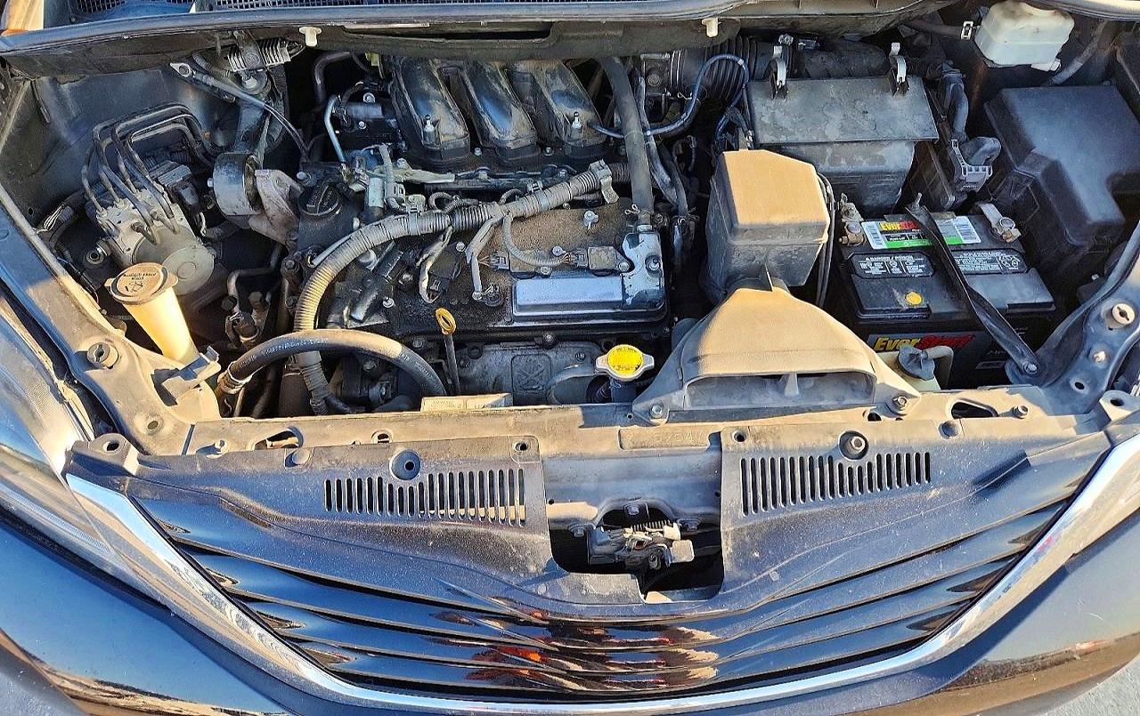 Toyota Sienna Le