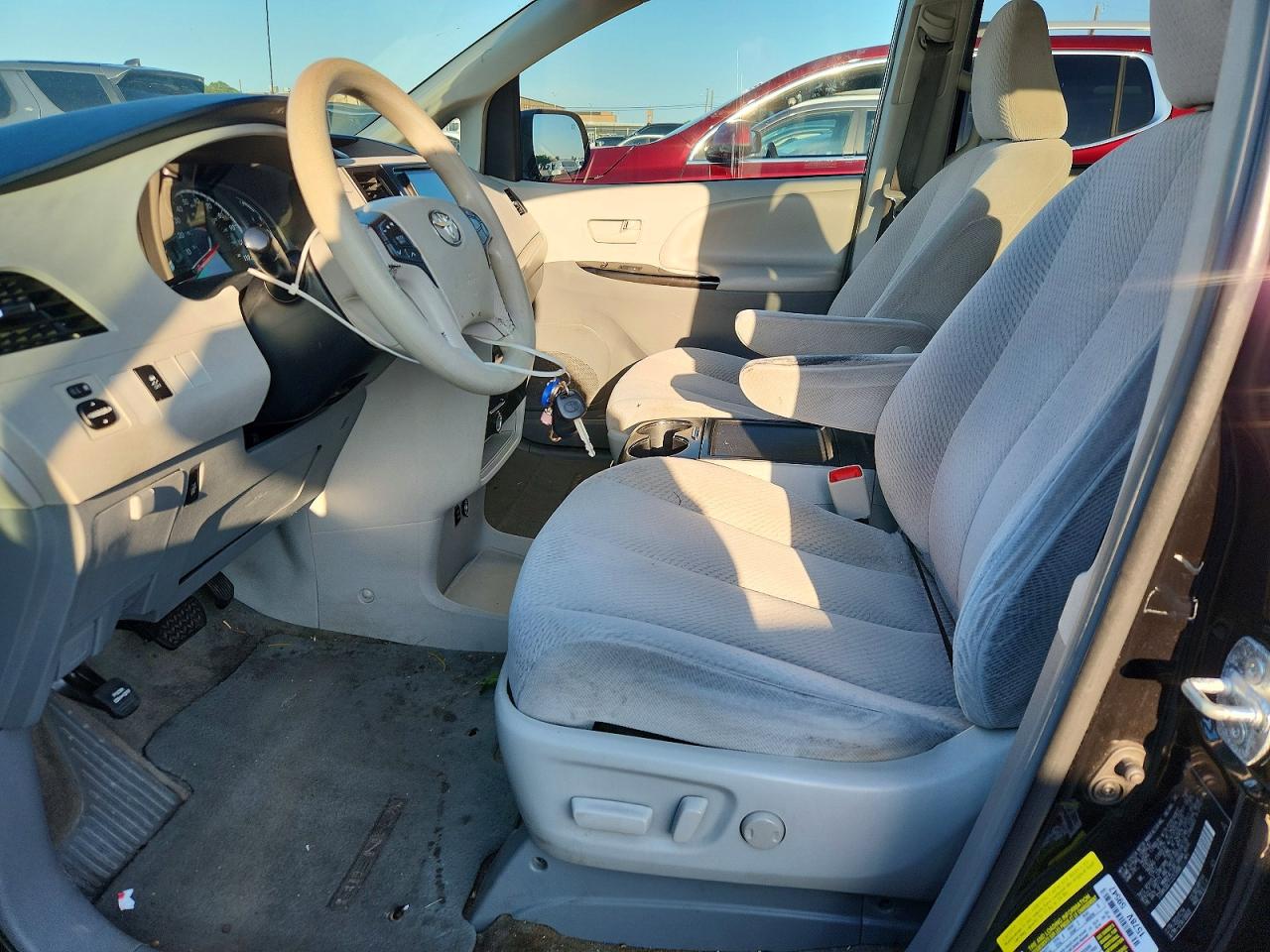 Toyota Sienna Le