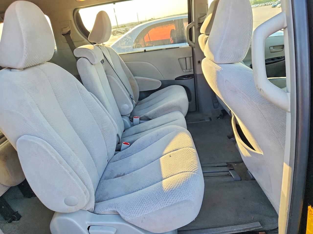 Toyota Sienna Le