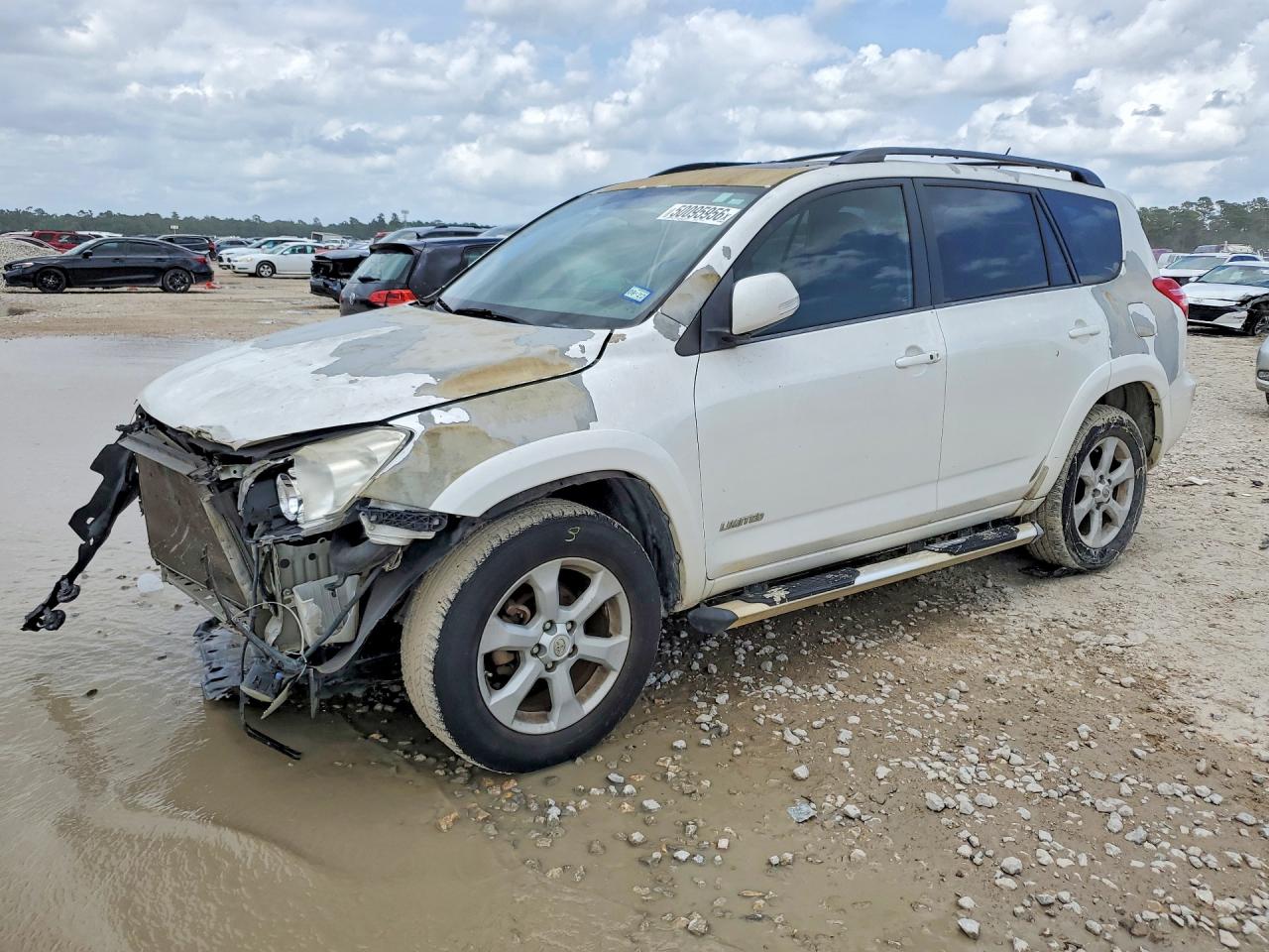 Salvage Toyota RAV4 Image