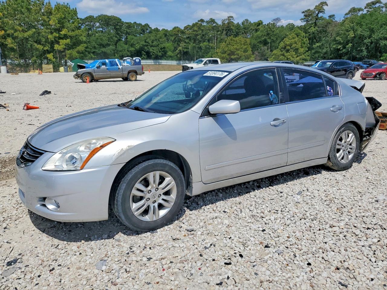 Salvage Nissan Altima Image
