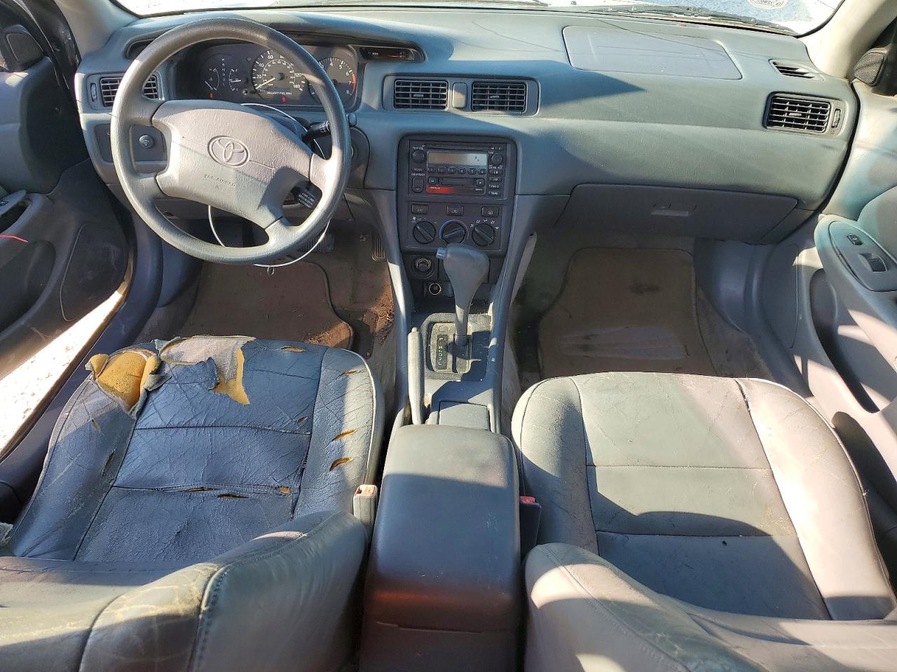 Toyota Camry Le V6