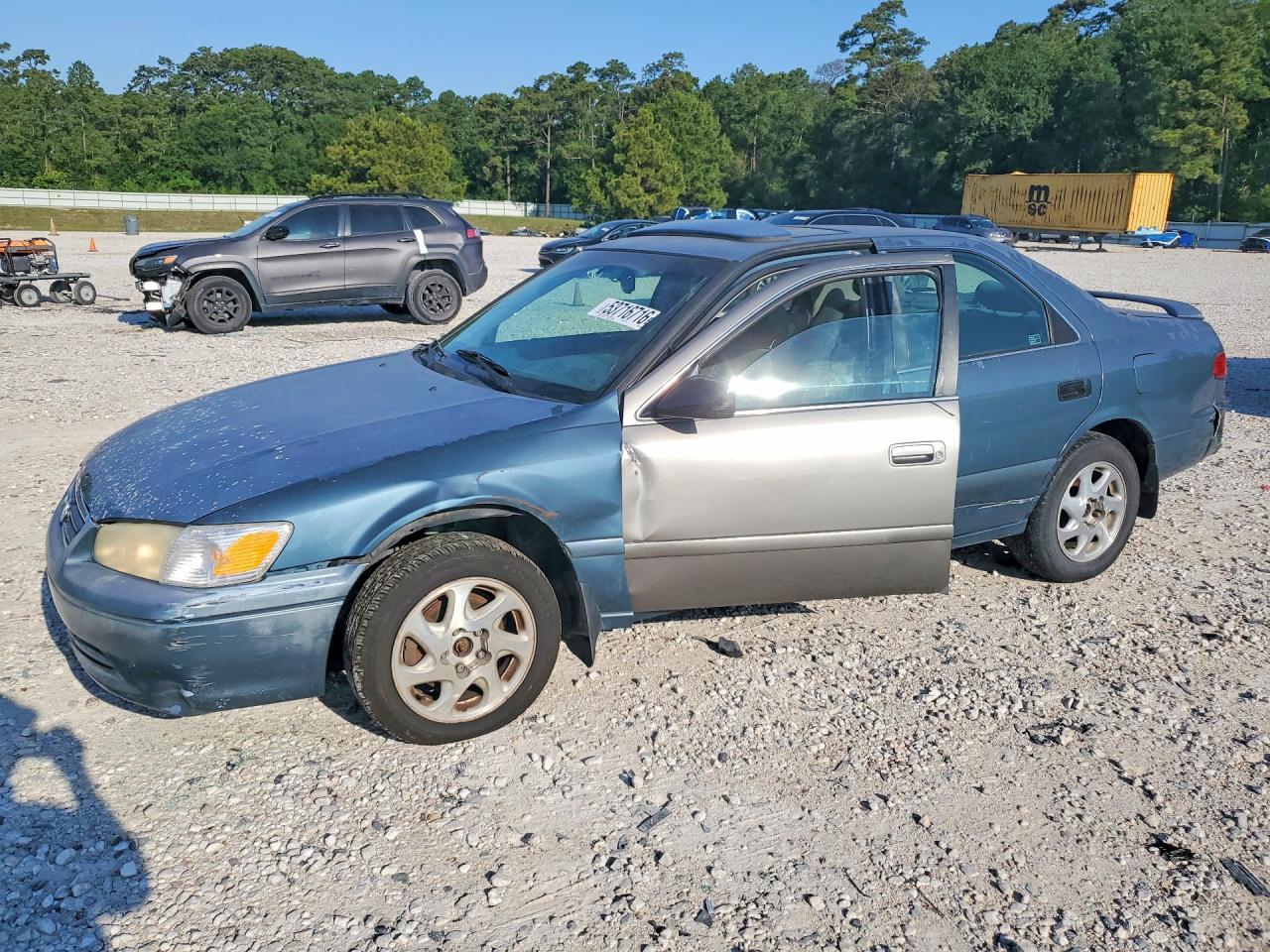 Salvage Toyota Camry Image