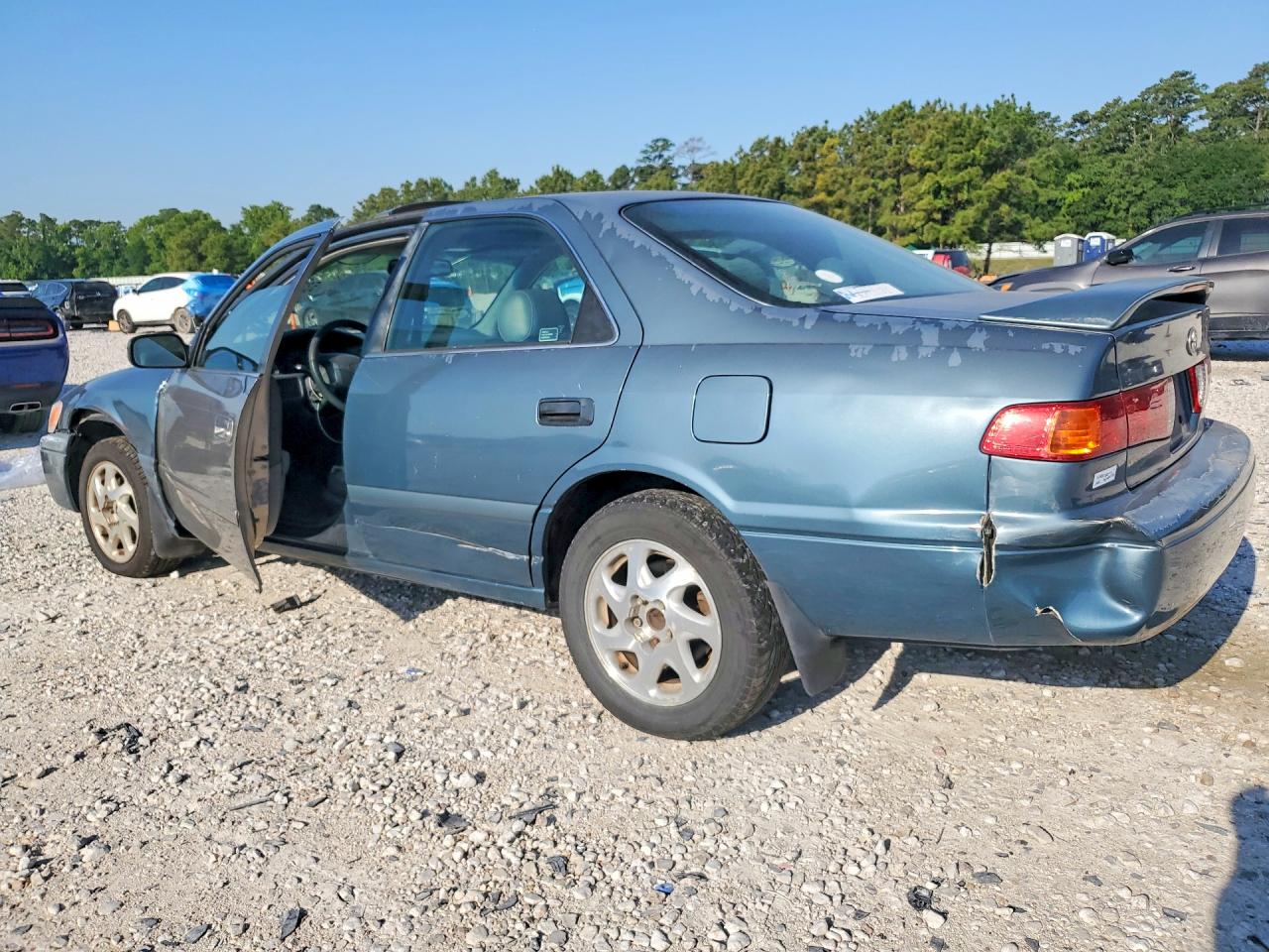 Toyota Camry Le V6