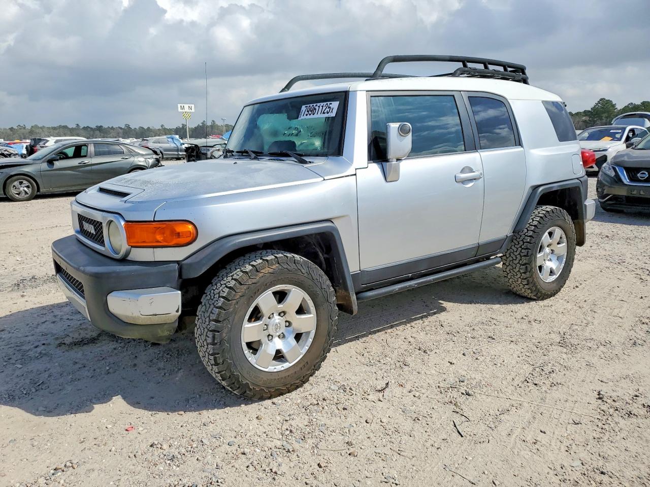 Salvage Toyota FJ Cruiser Image