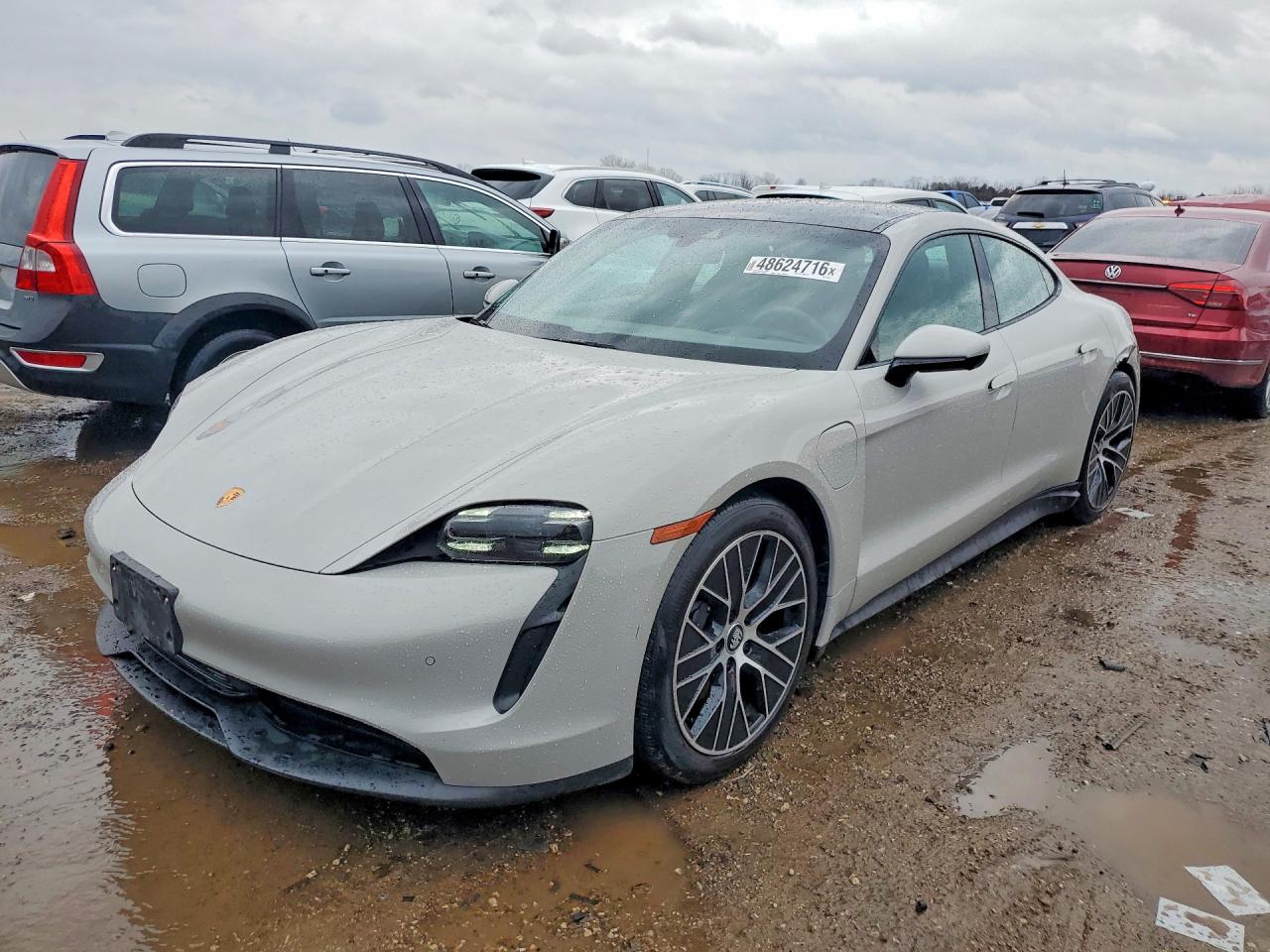 Salvage Porsche Taycan Image