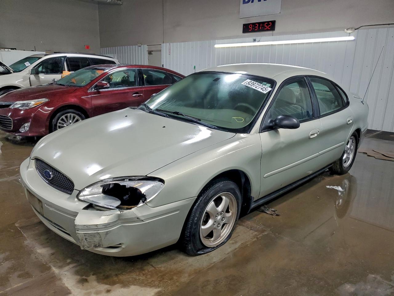 Salvage Ford Taurus Image