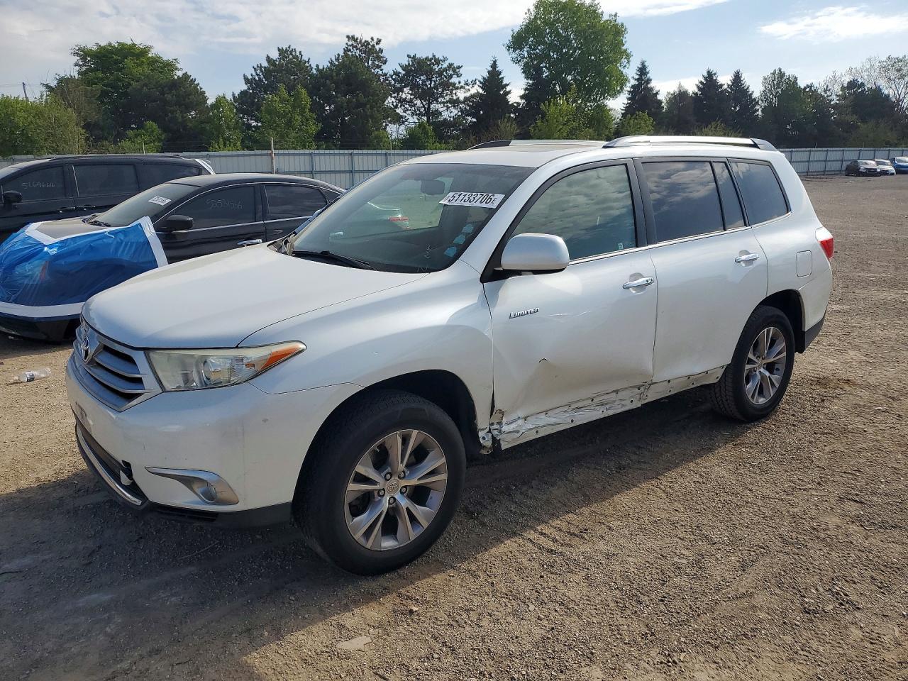 Salvage Toyota Highlander Image