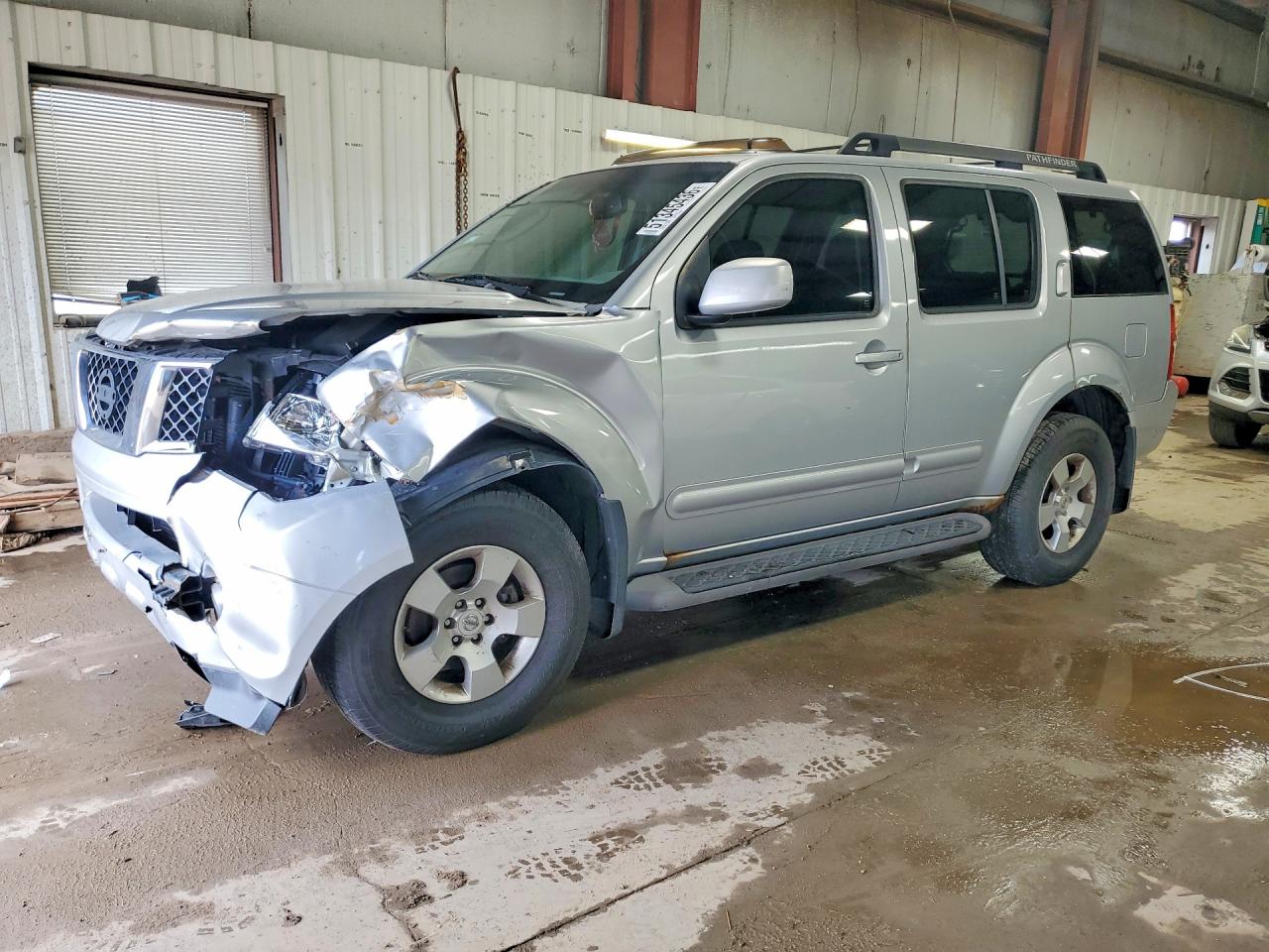 Salvage Nissan Pathfinder Image
