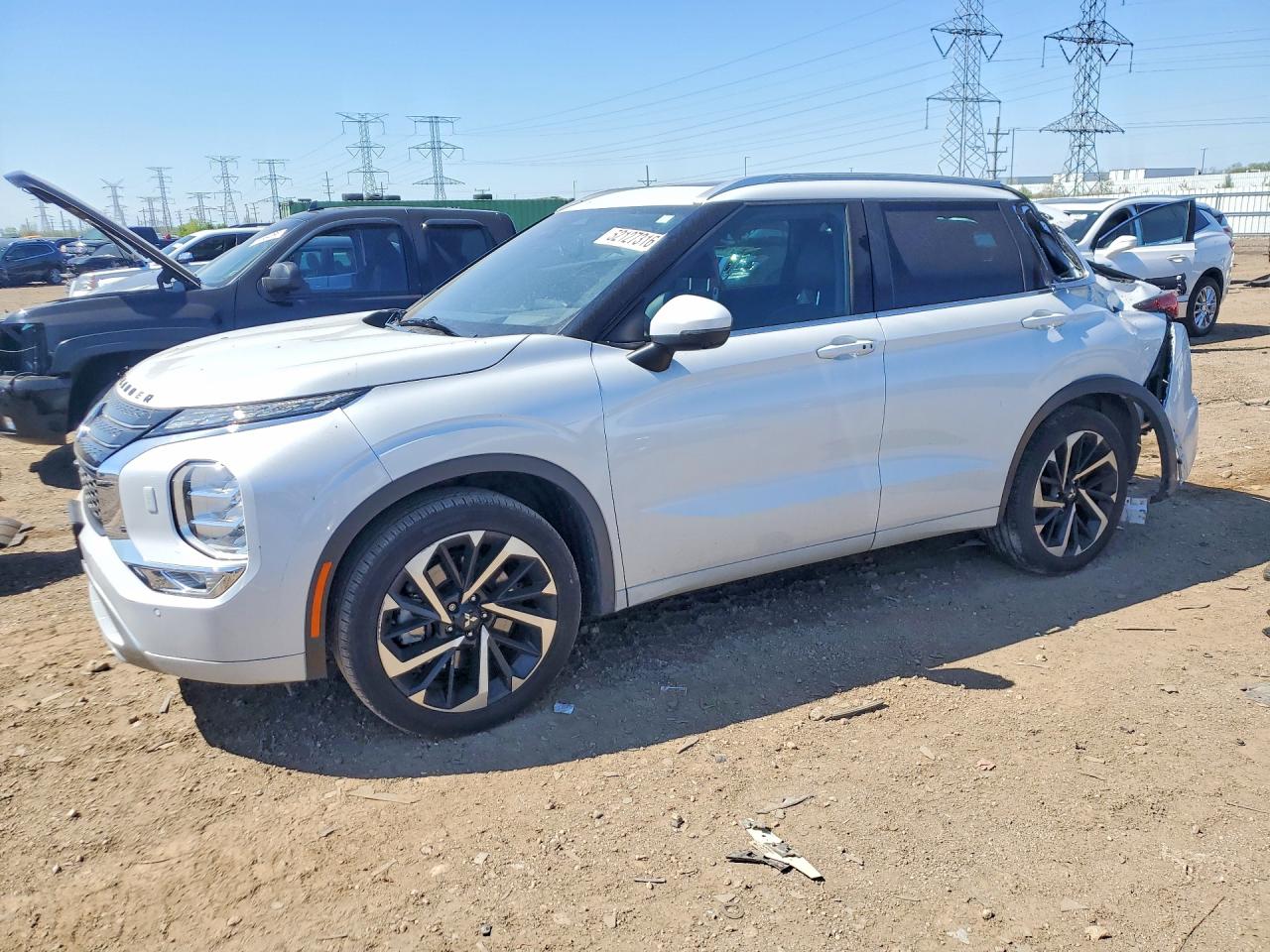 Salvage Mitsubishi Outlander Image