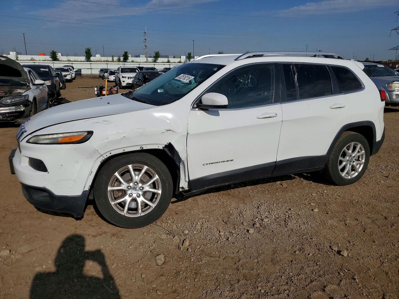 Salvage Jeep Cherokee Image