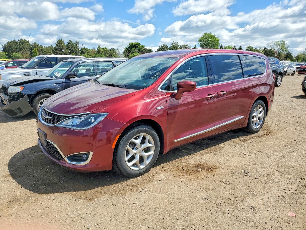 Salvage Chrysler Pacifica Image