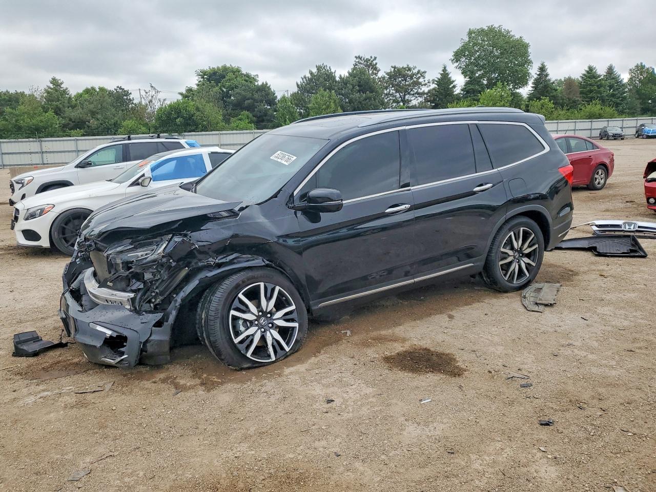 Salvage Honda Pilot Image