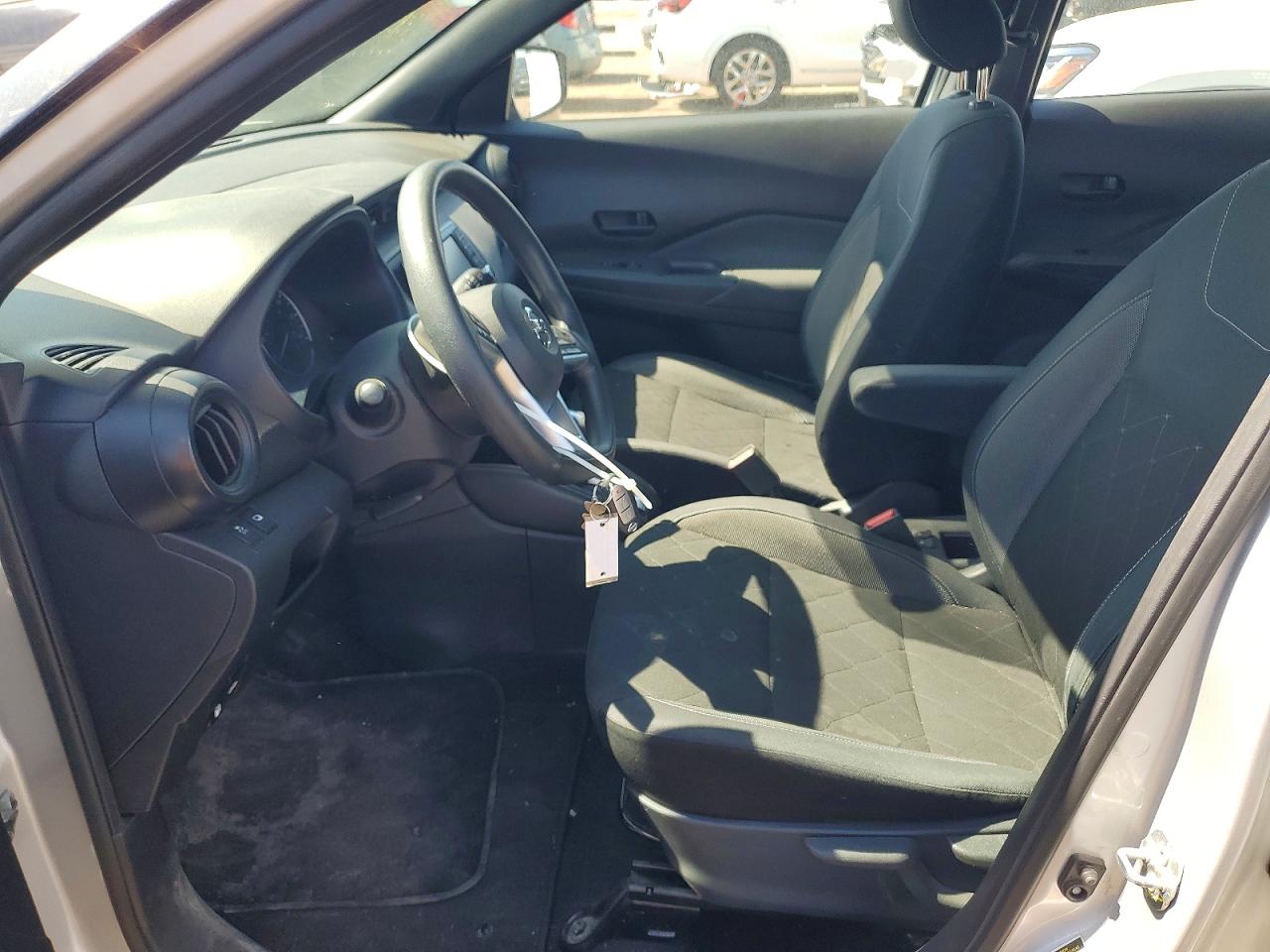 Nissan Kicks S