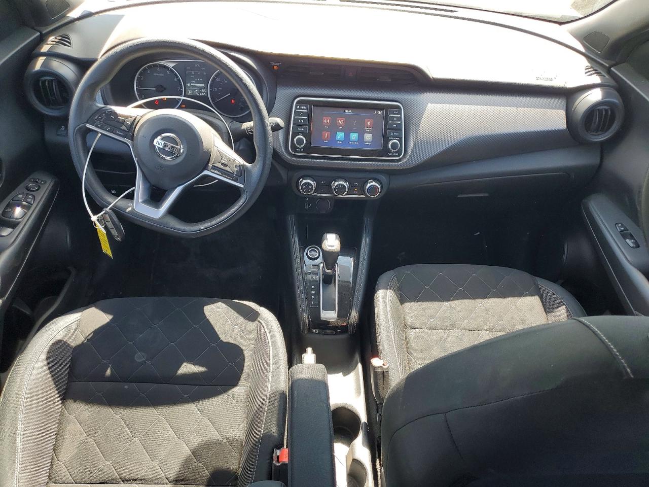 Nissan Kicks S