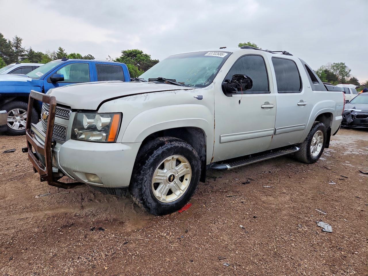 Salvage Chevrolet Avalanche Image