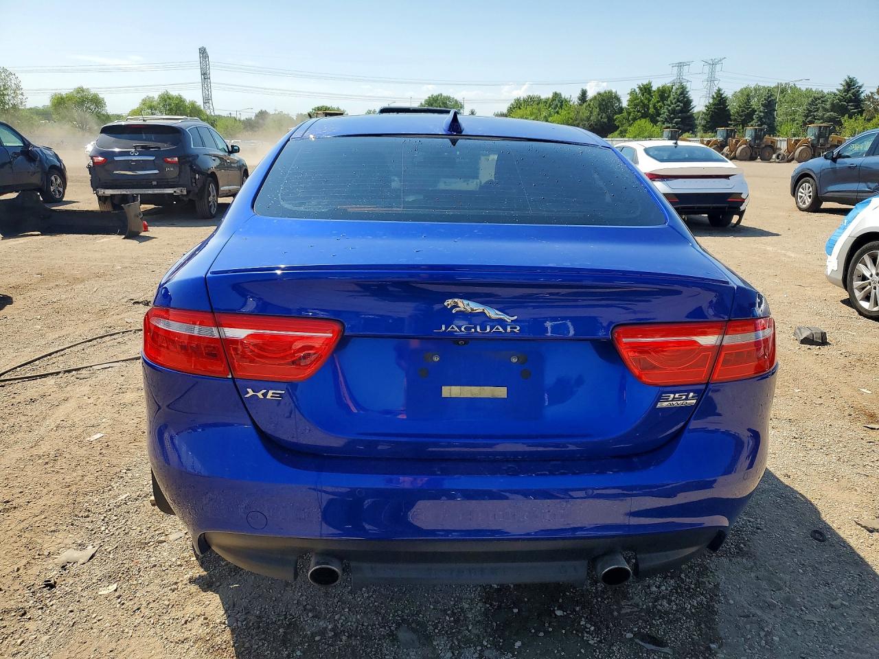 Jaguar XE R - Sport