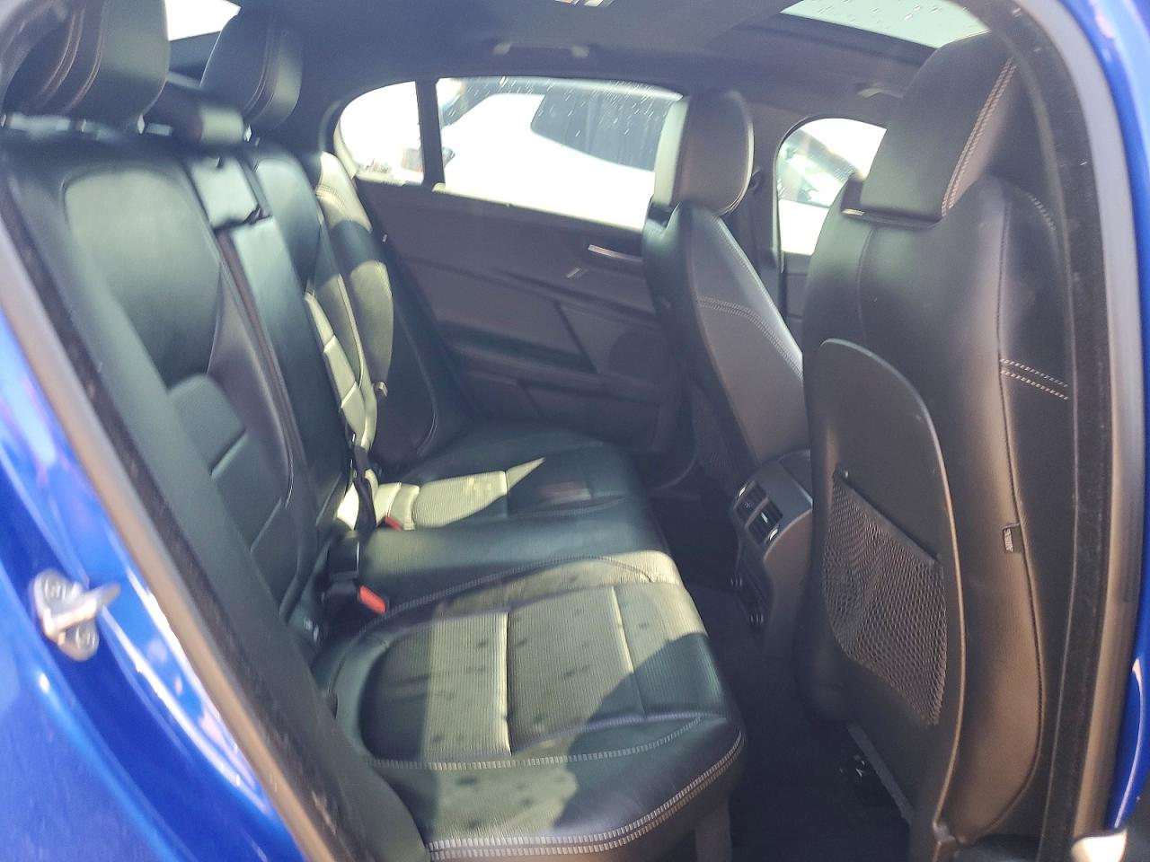 Jaguar XE R - Sport