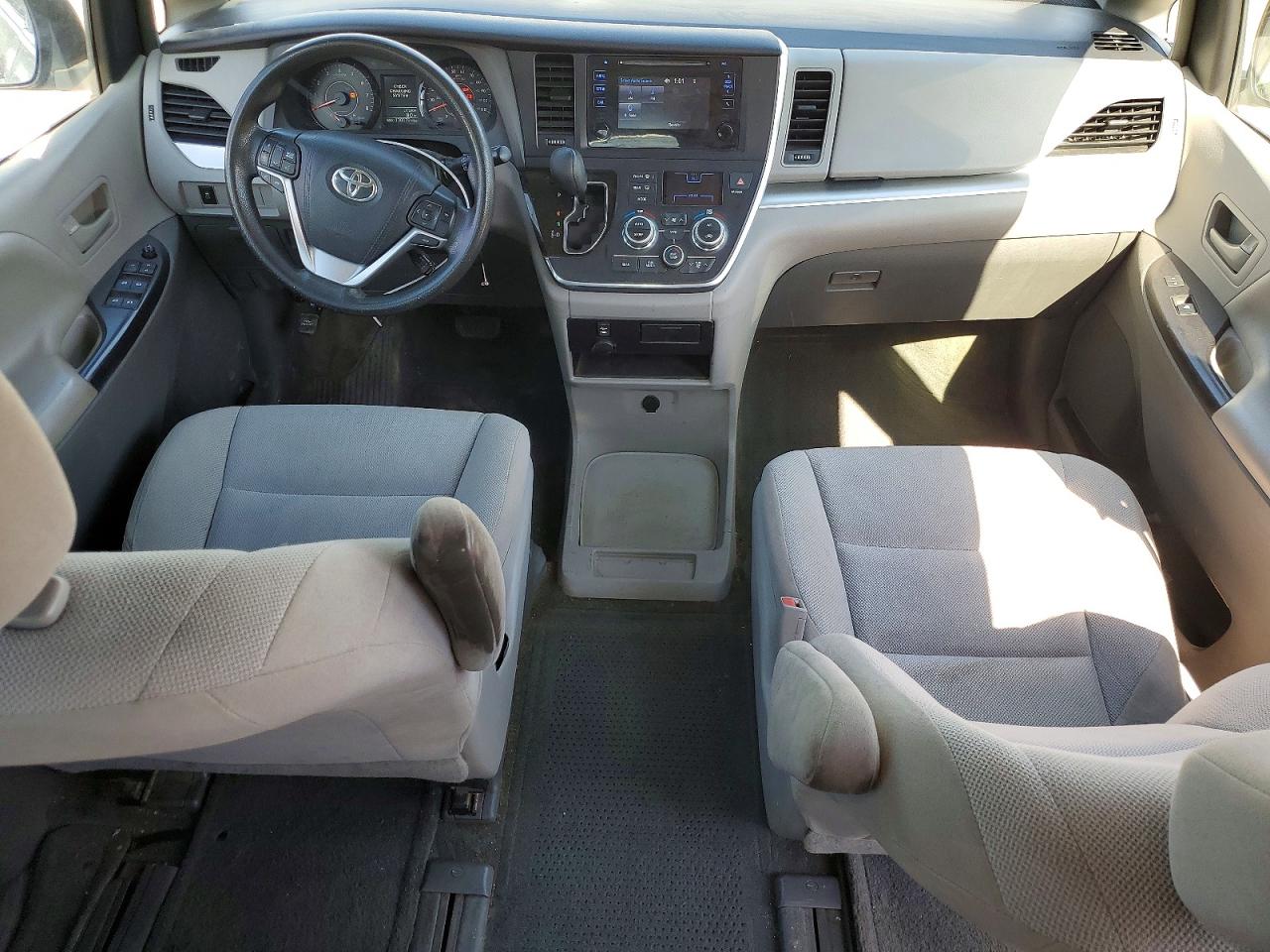 Toyota Sienna L 7-passenger