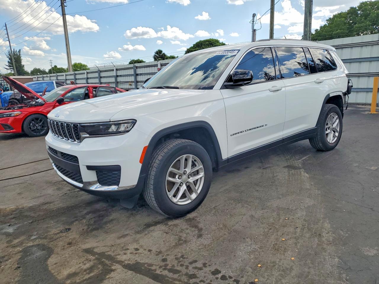 Salvage Jeep Cherokee Image