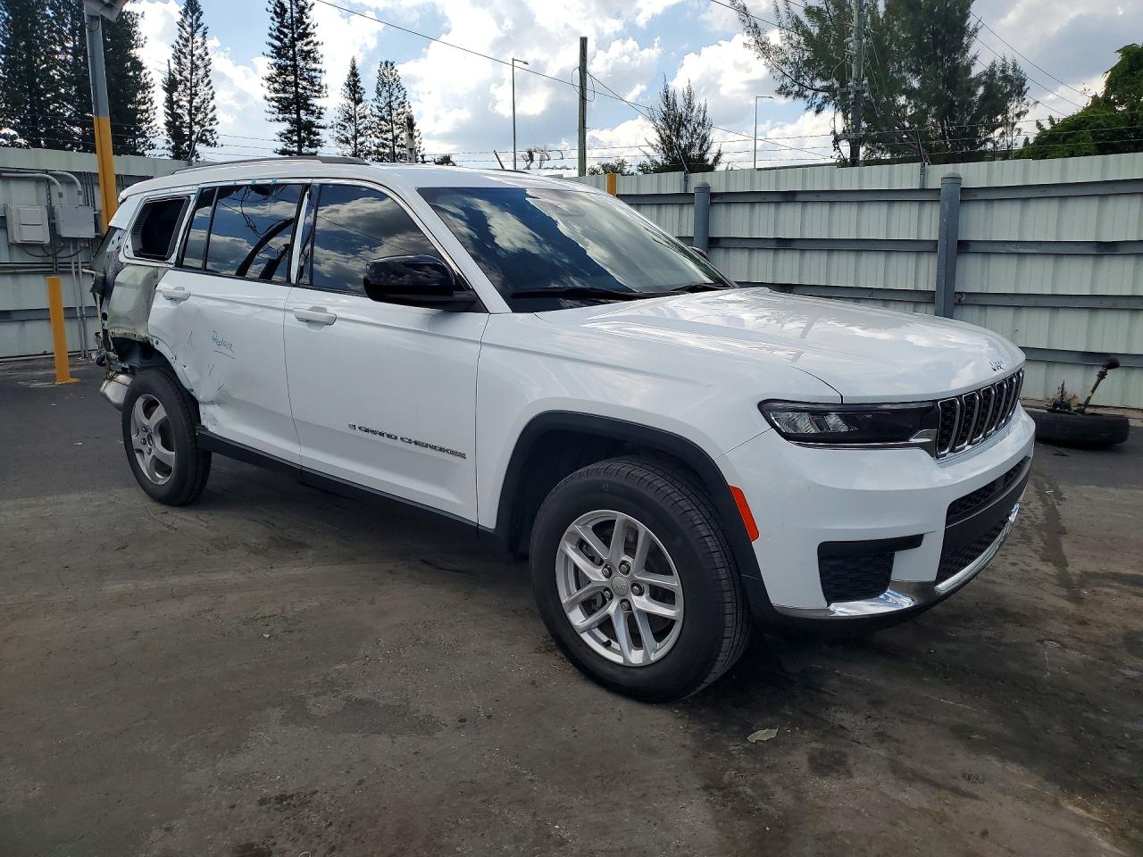 Jeep Cherokee L Laredo