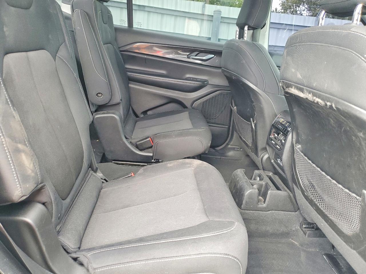 Jeep Cherokee L Laredo