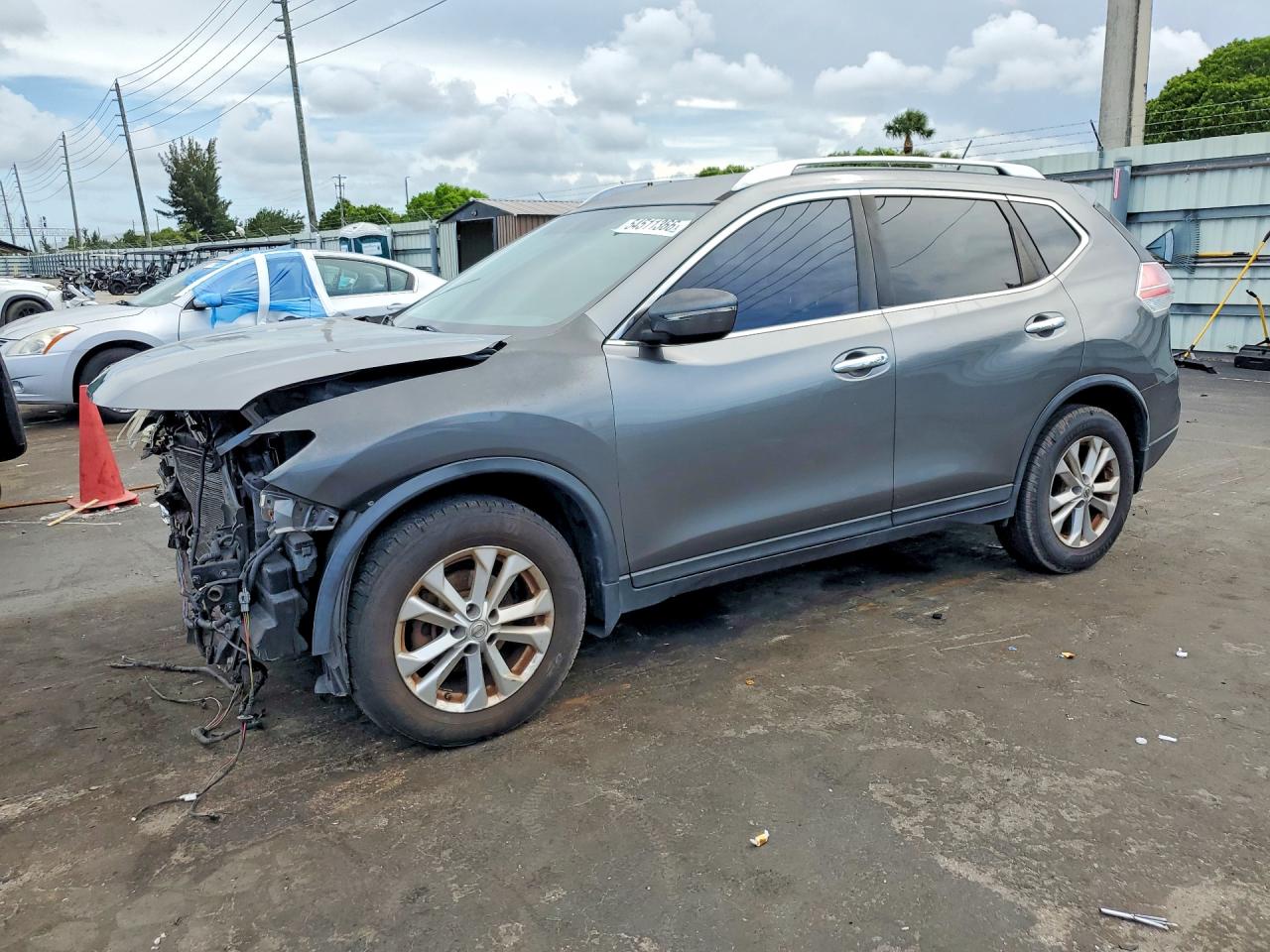 Salvage Nissan Rogue Image