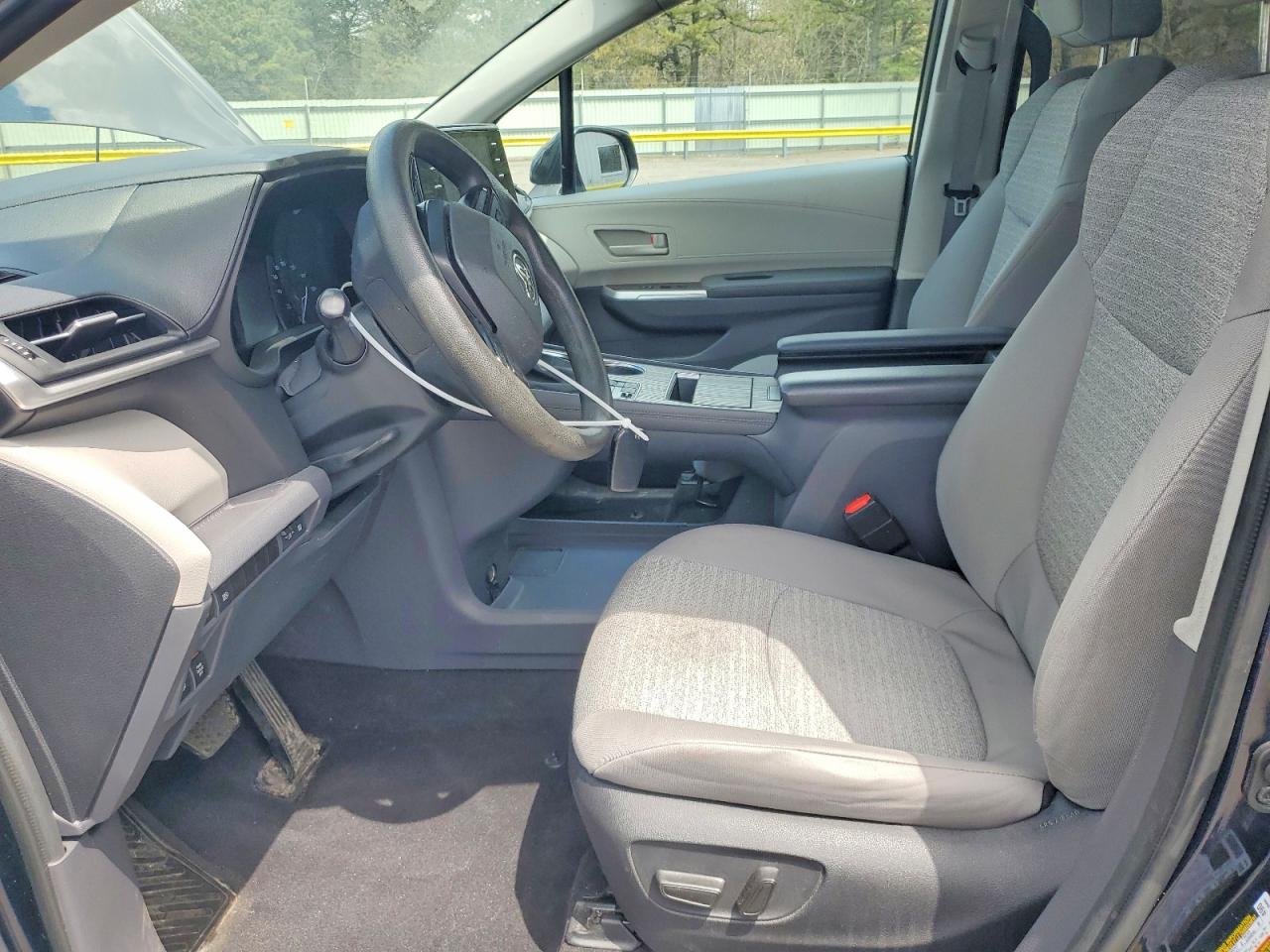 Toyota Sienna Le