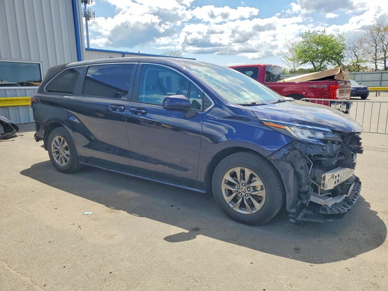 Toyota Sienna Le
