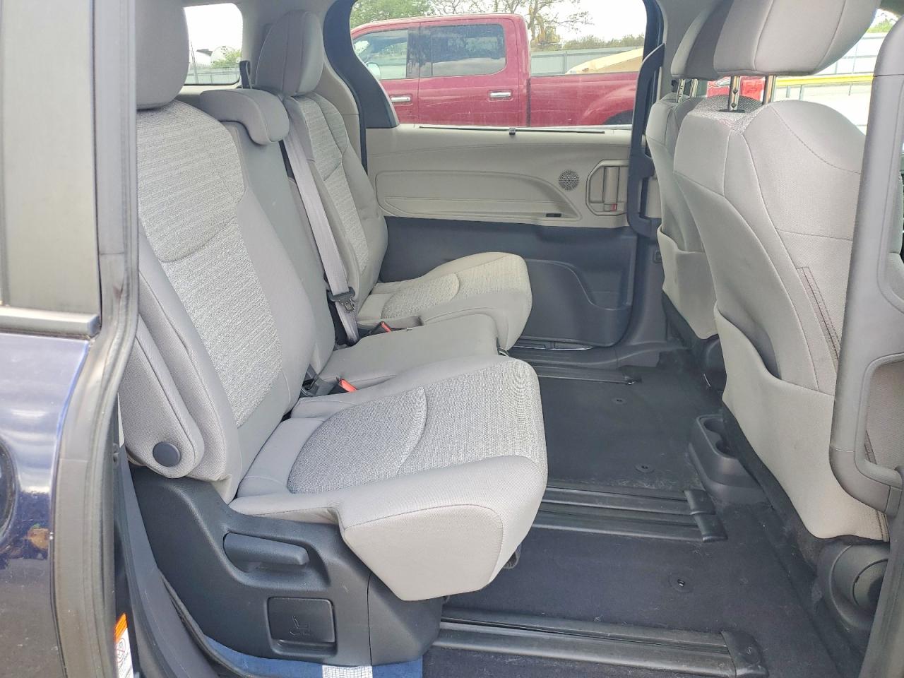 Toyota Sienna Le