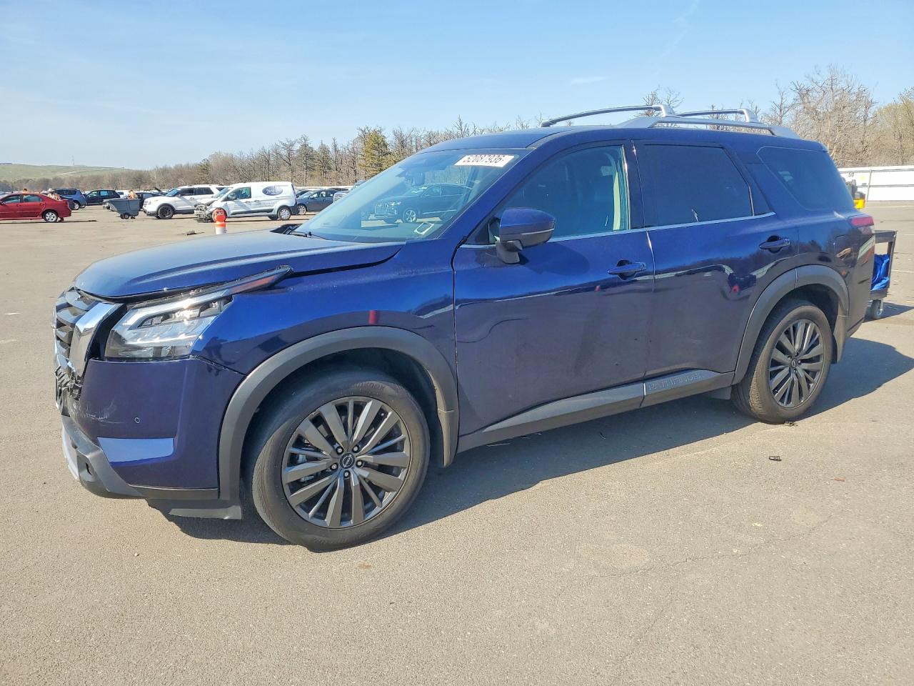 Salvage Nissan Pathfinder Image