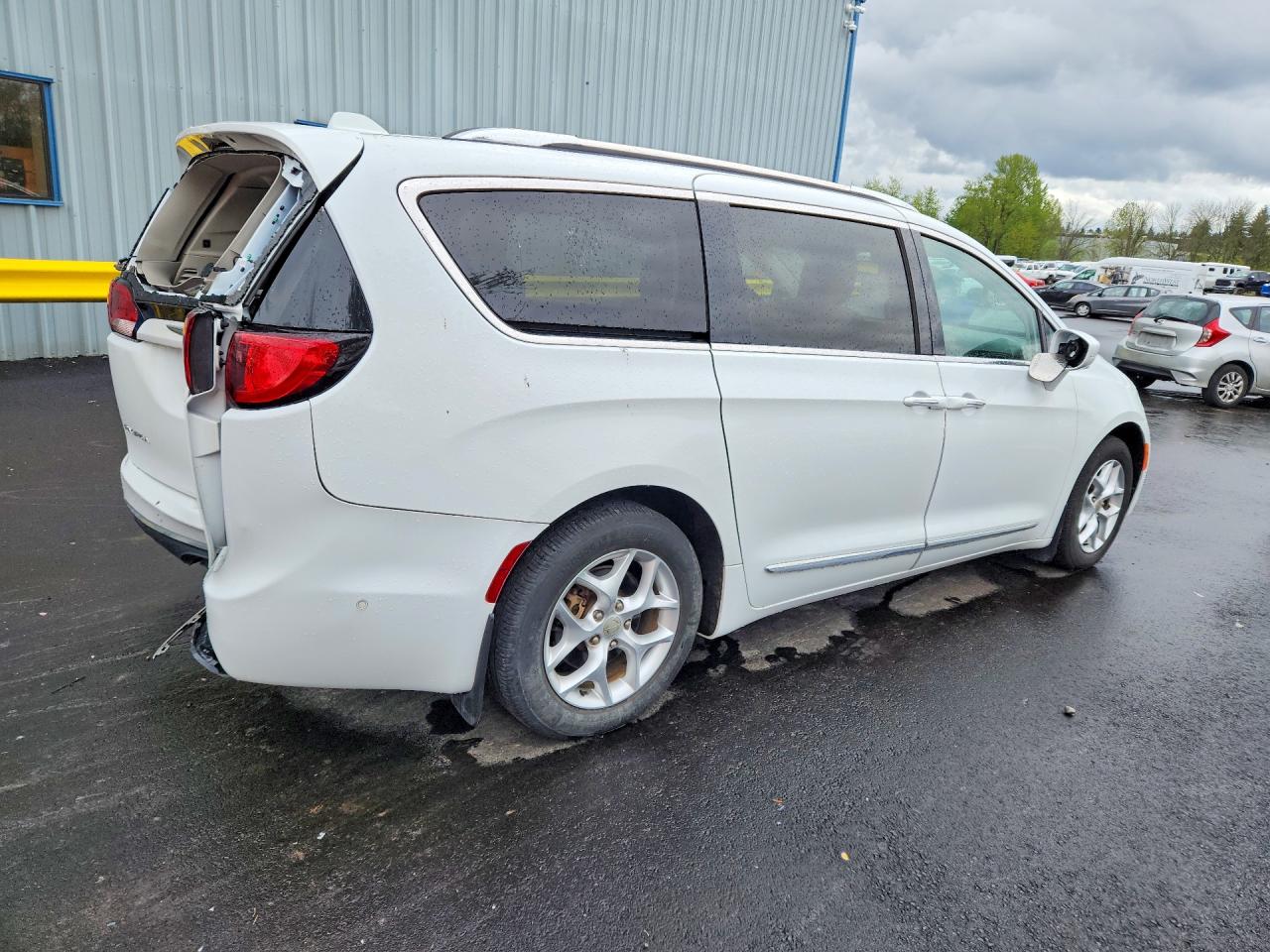 Chrysler Pacifica Touring L Plus