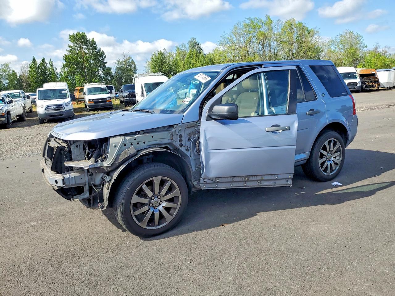 Salvage Land Rover LR2 Image