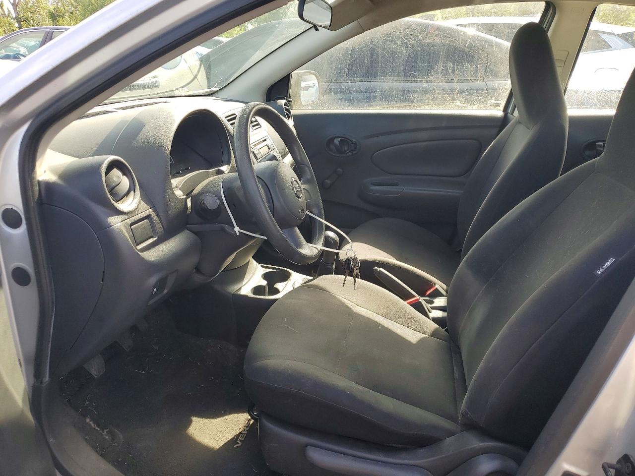 Nissan Versa 1.6 S