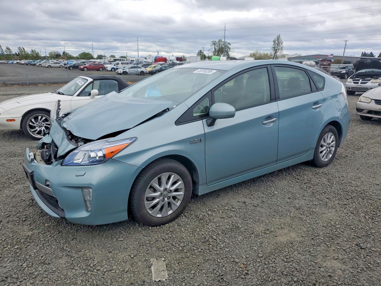 Salvage Toyota Prius Image