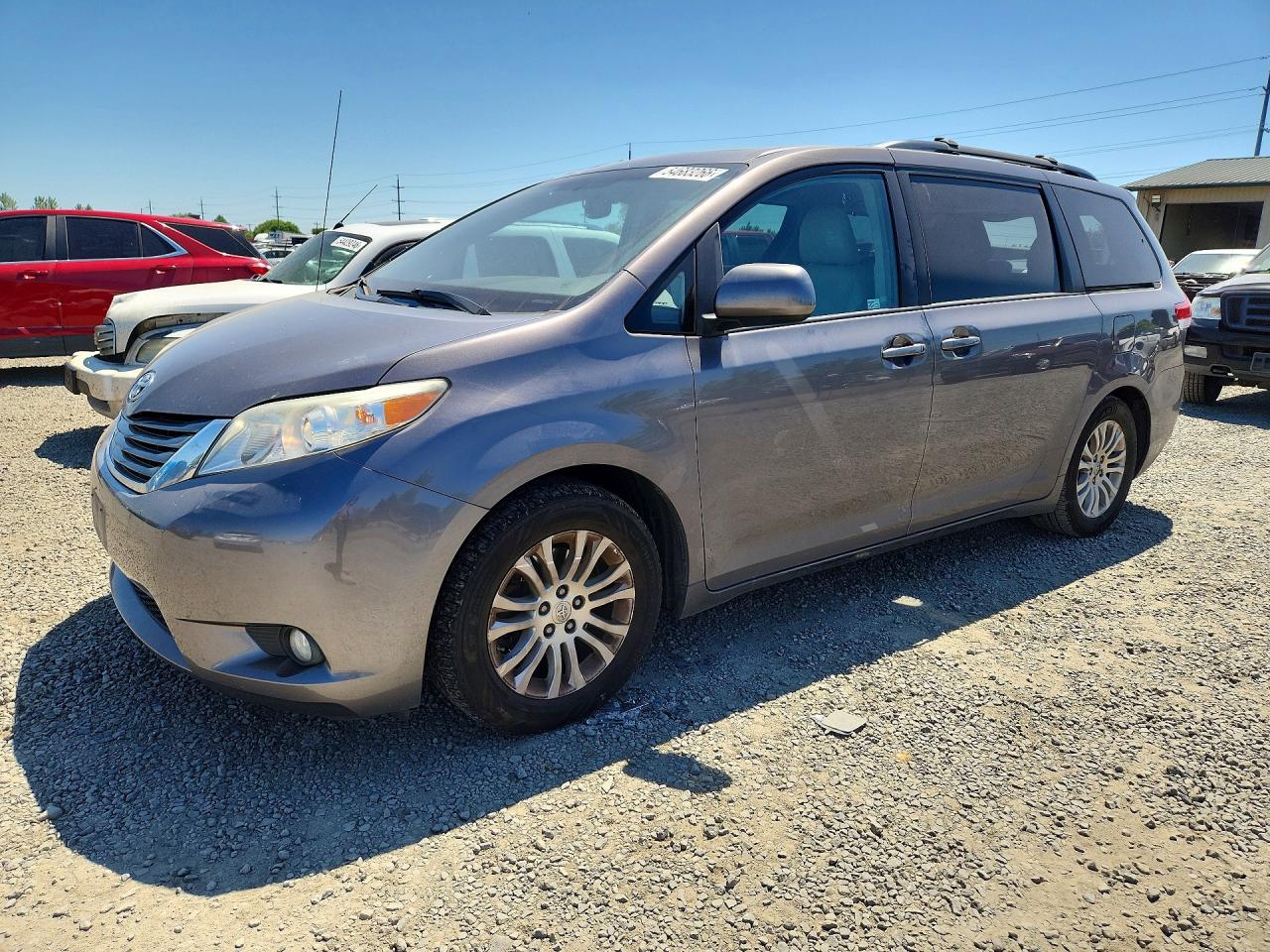 Salvage Toyota Sienna Image