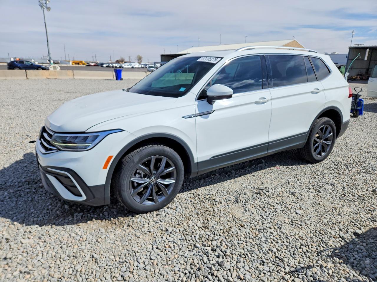 Salvage Volkswagen Tiguan Image