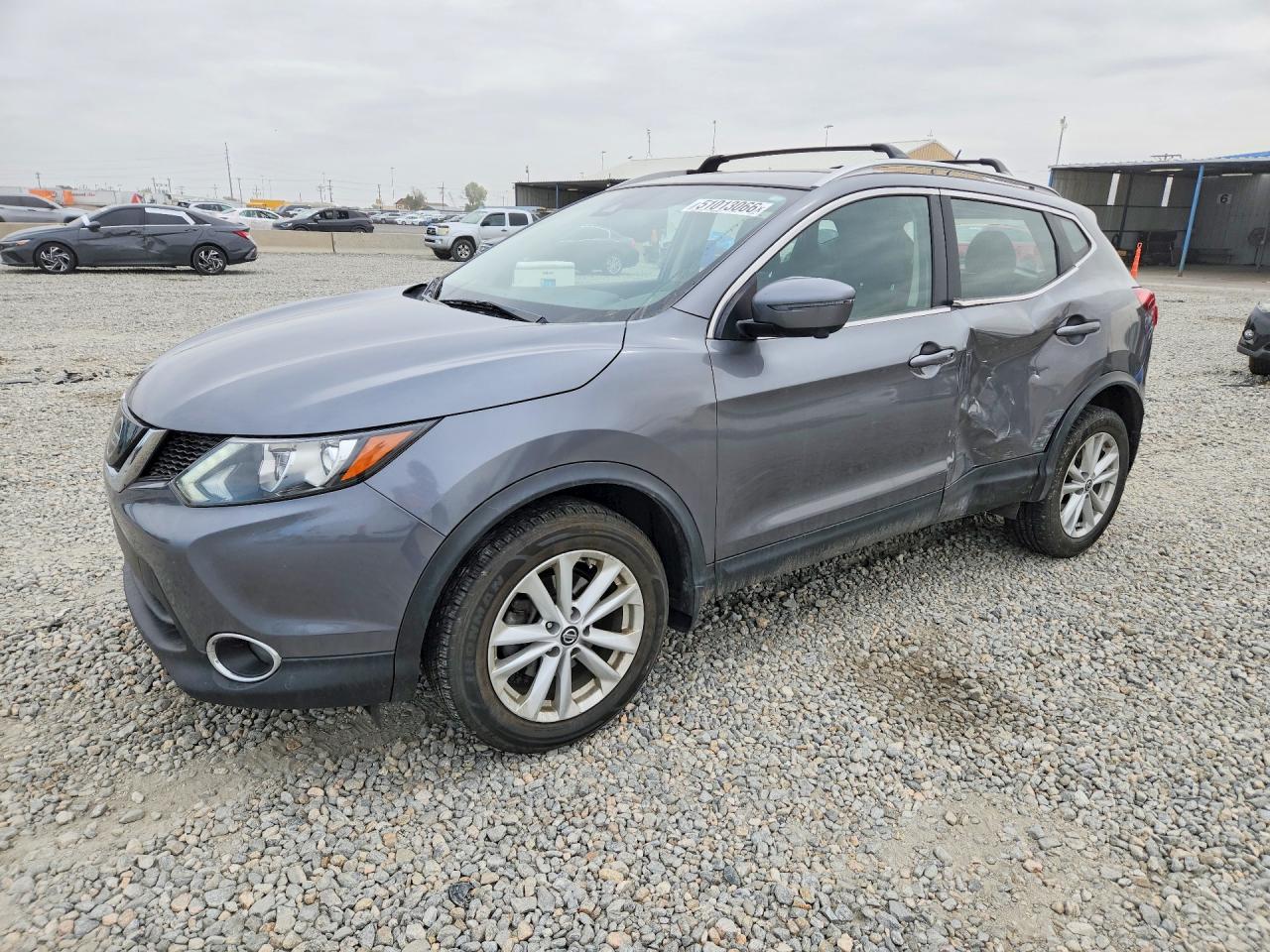 Salvage Nissan Rogue Image