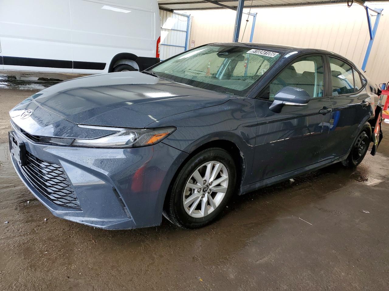 Salvage Toyota Camry Image