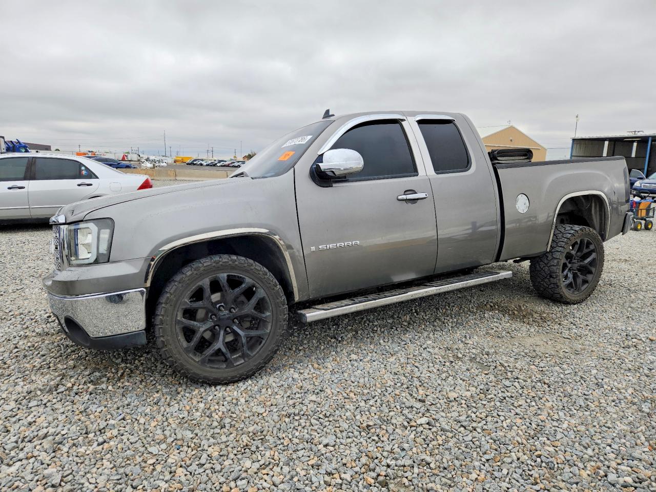 Salvage GMC Sierra Image
