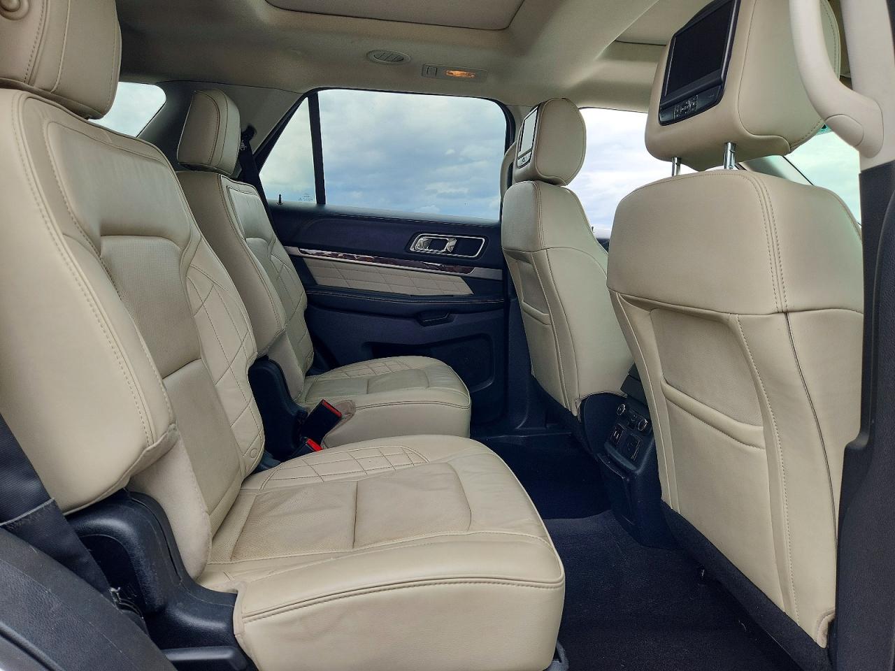 Ford Explorer Platinum