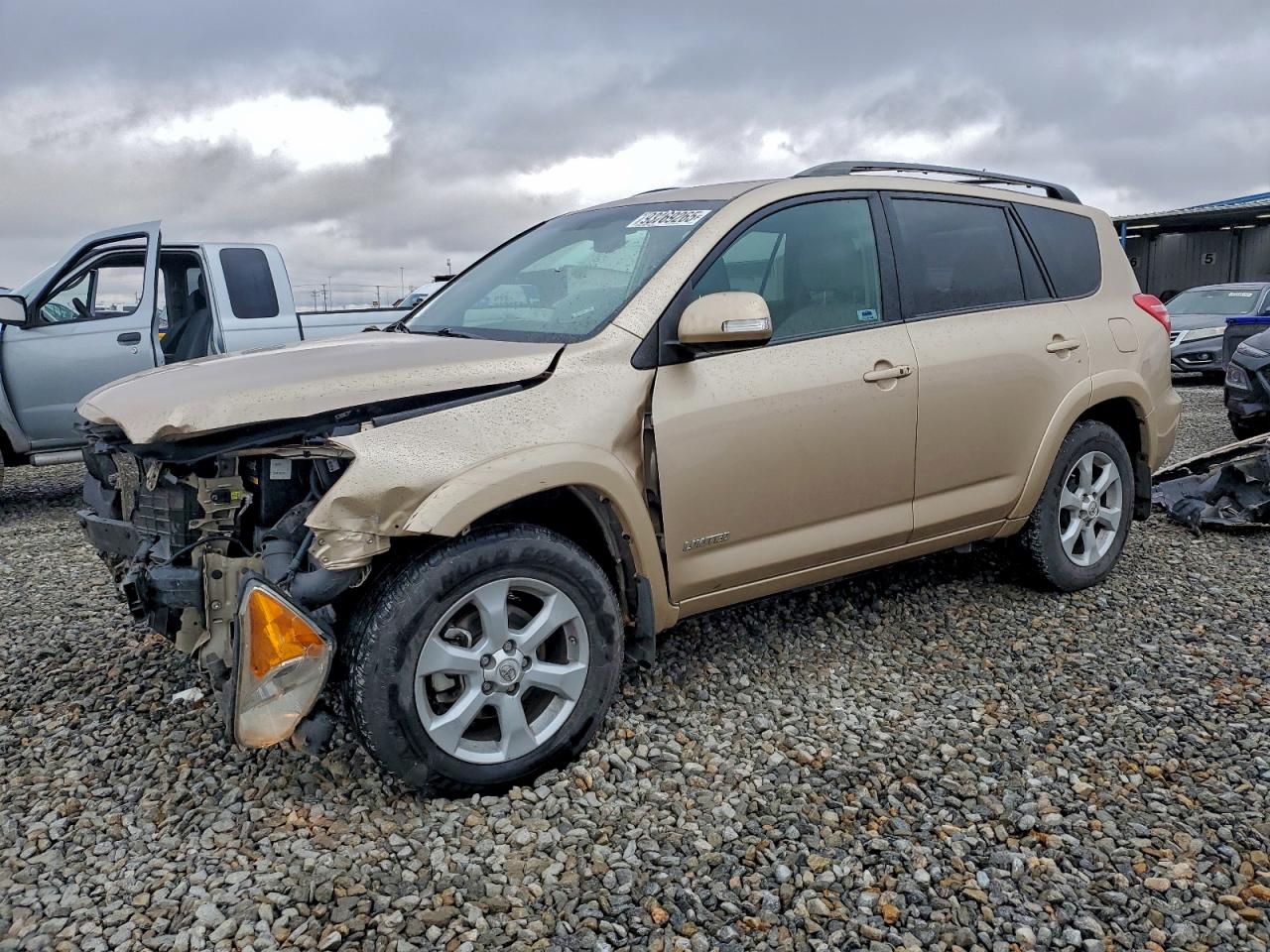 Salvage Toyota RAV4 Image