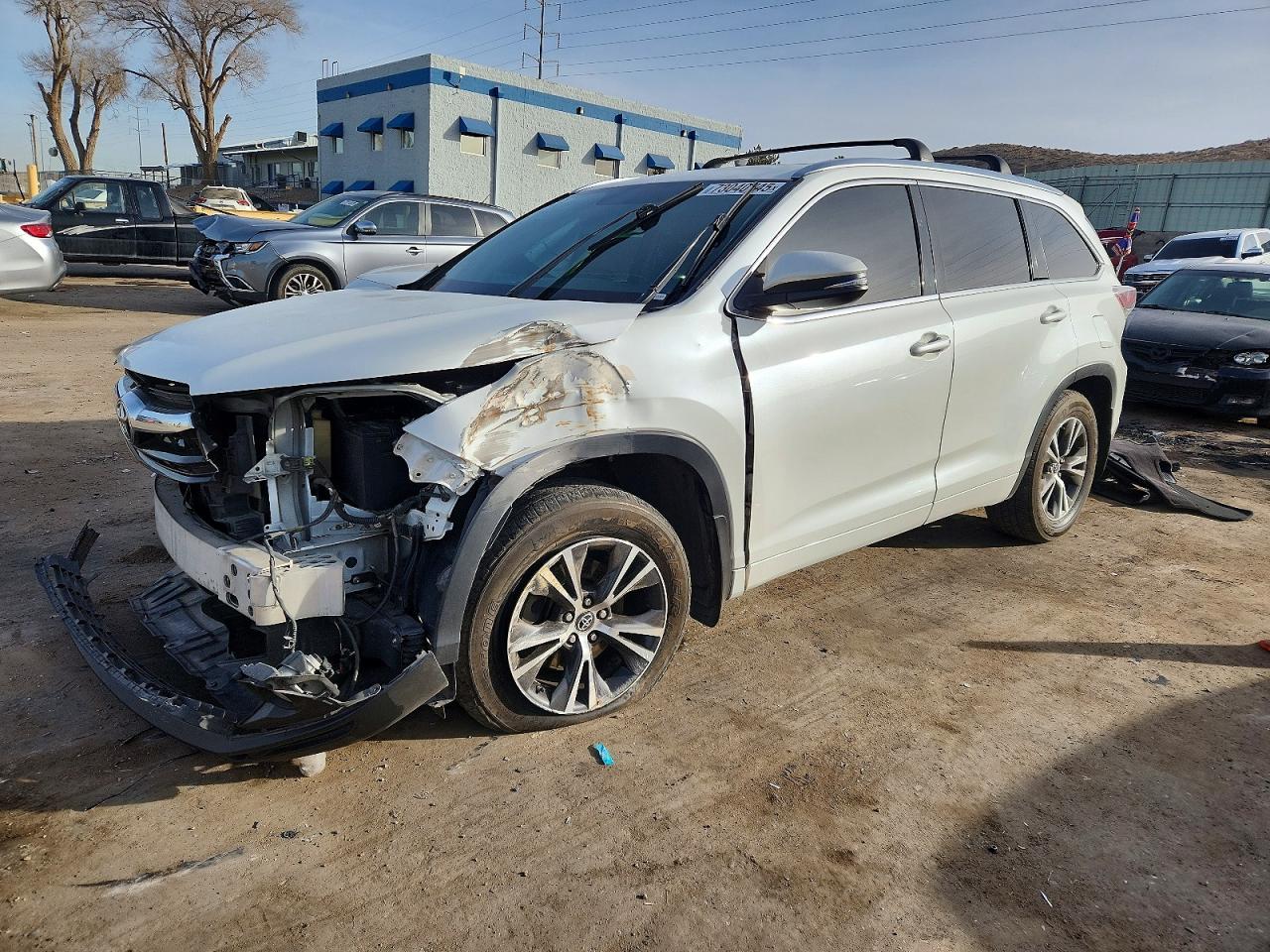 Salvage Toyota Highlander Image