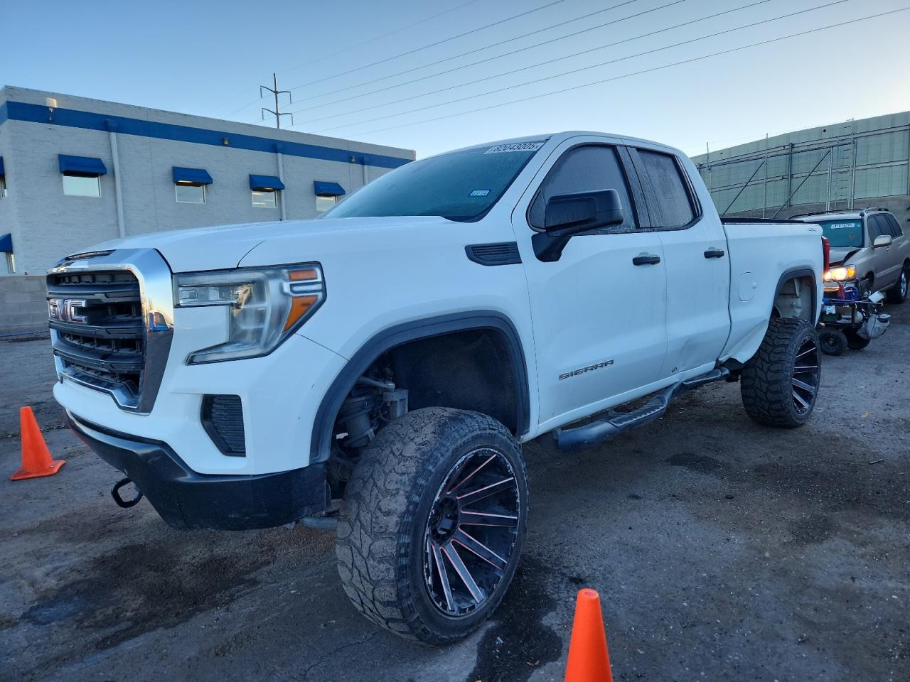 Salvage GMC Sierra Image