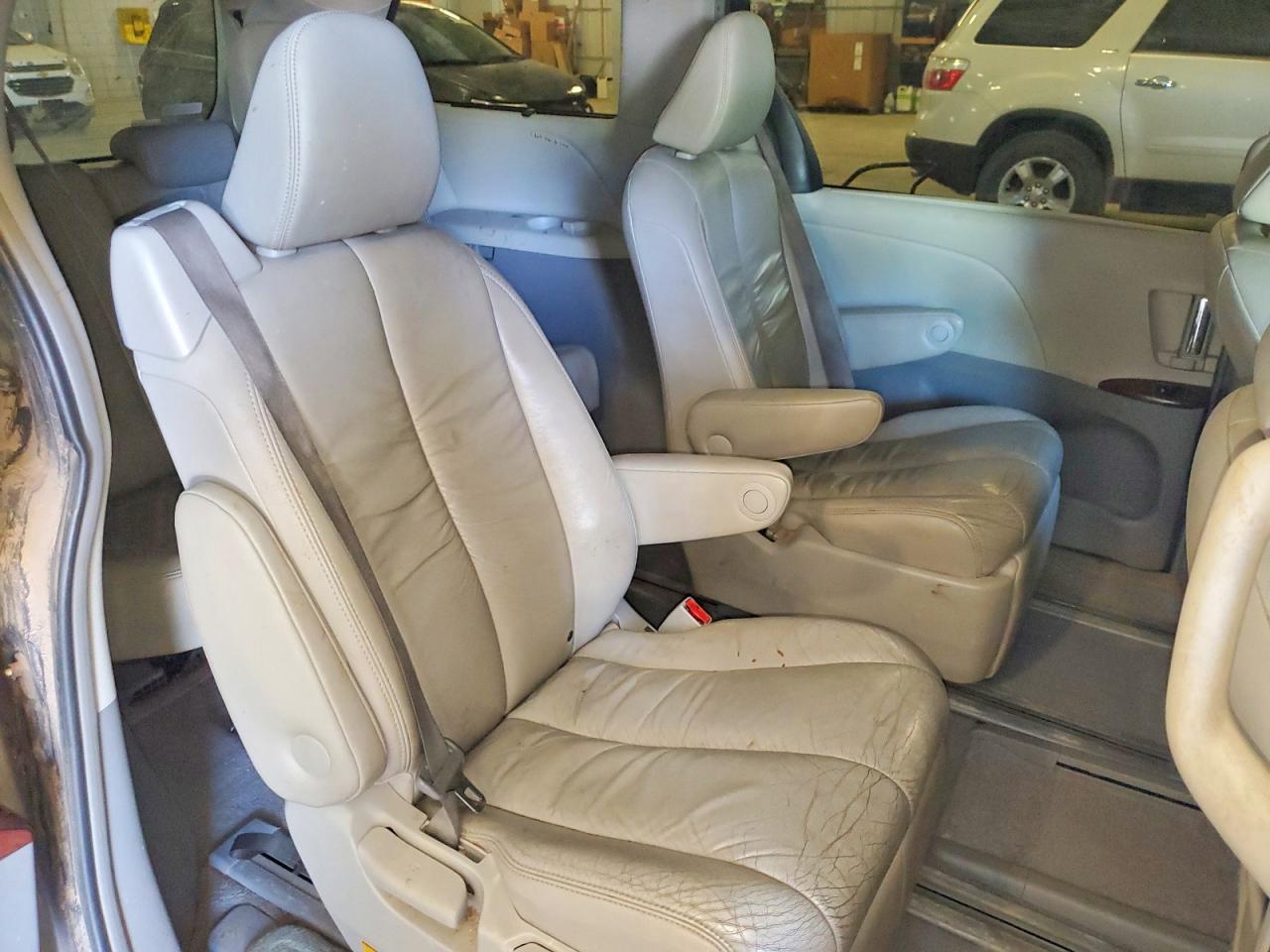 Toyota Sienna Xle 7-passenger