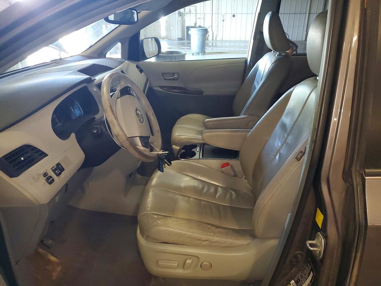 Toyota Sienna Xle 7-passenger