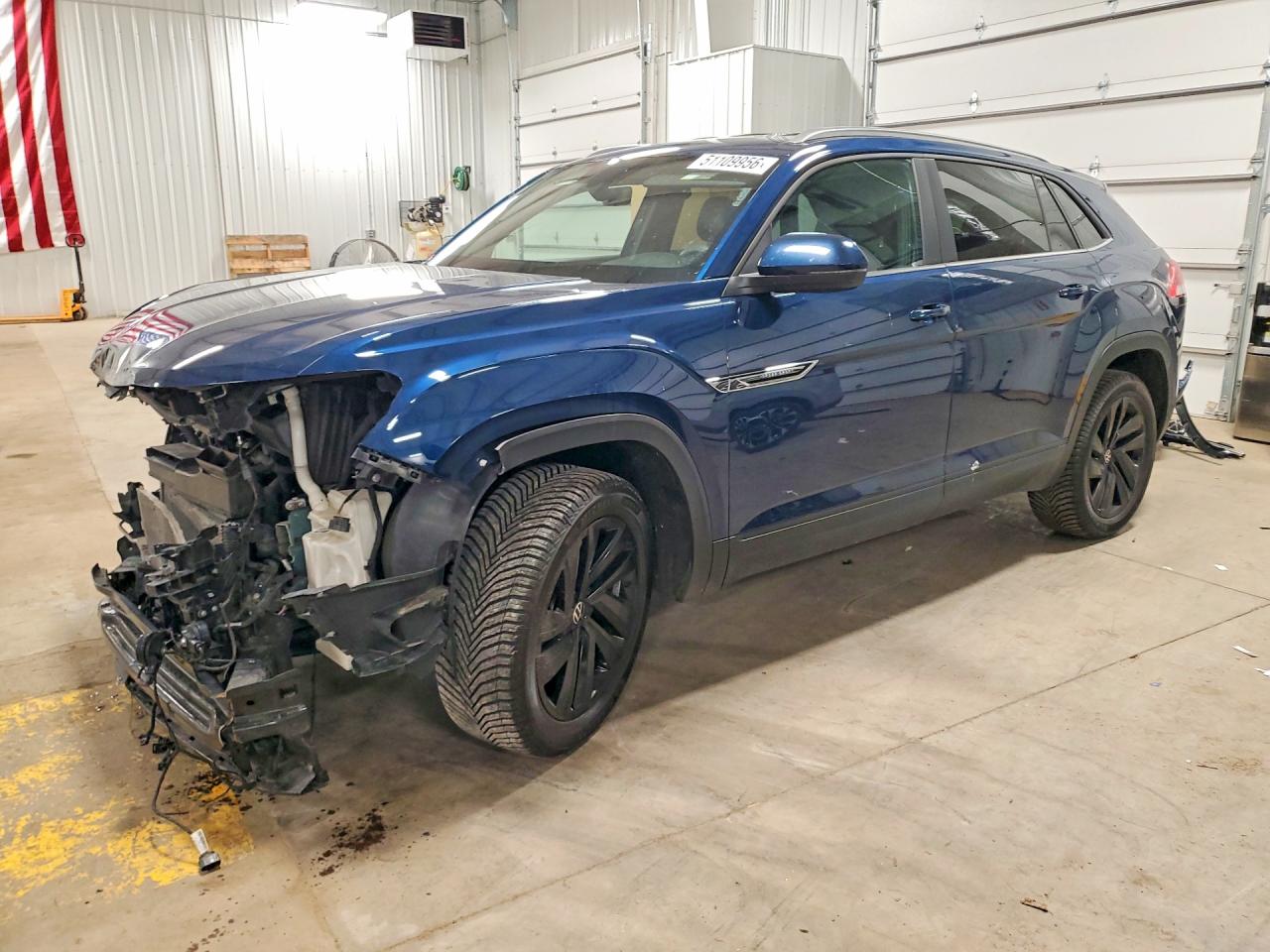Salvage Volkswagen Atlas Image
