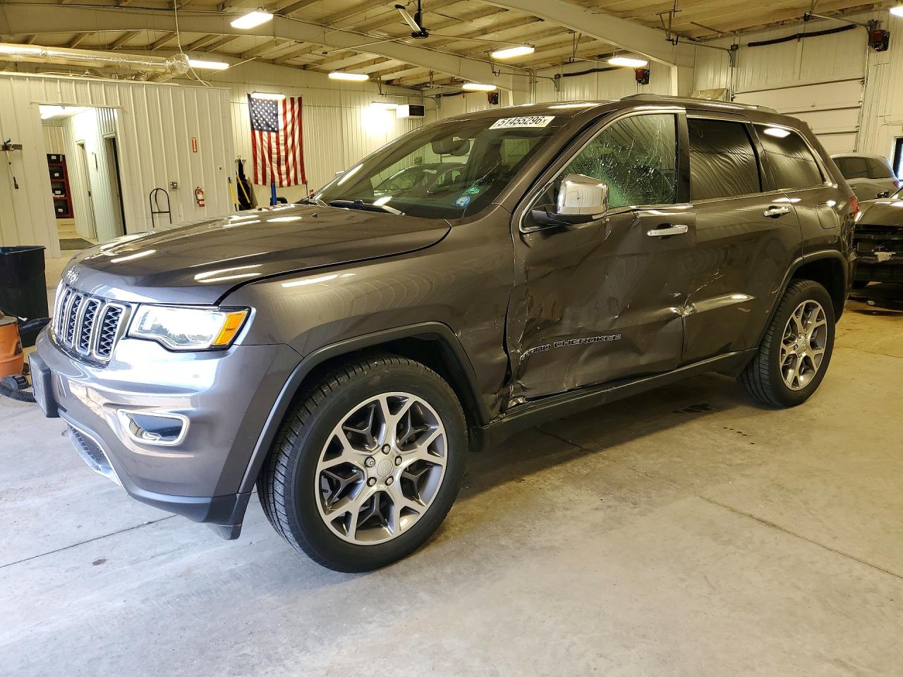 Salvage Jeep Grand Cherokee Image