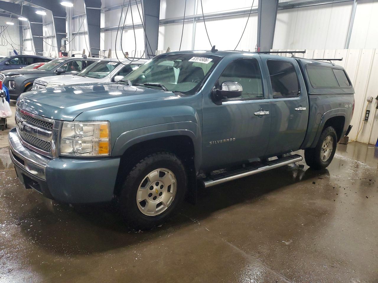 Salvage Chevrolet Silverado Image